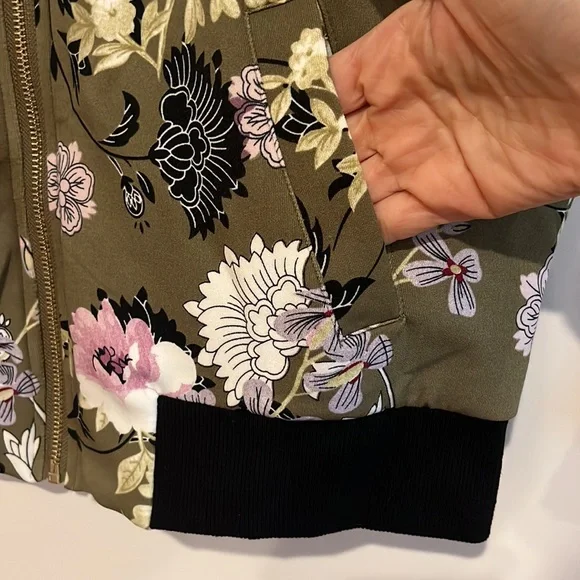Emma & Posh - women’s floral Bomber jacket olive purple, black and white size s - Picture 3 of 11
